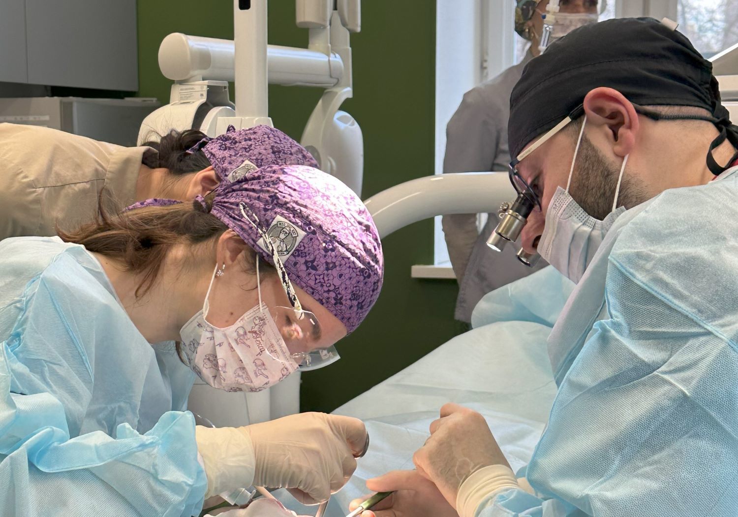 Имплантация зубов без боли, под наркозом Имплантация зубов без боли, под наркозом