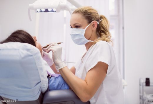 Сколько служат зубные коронки