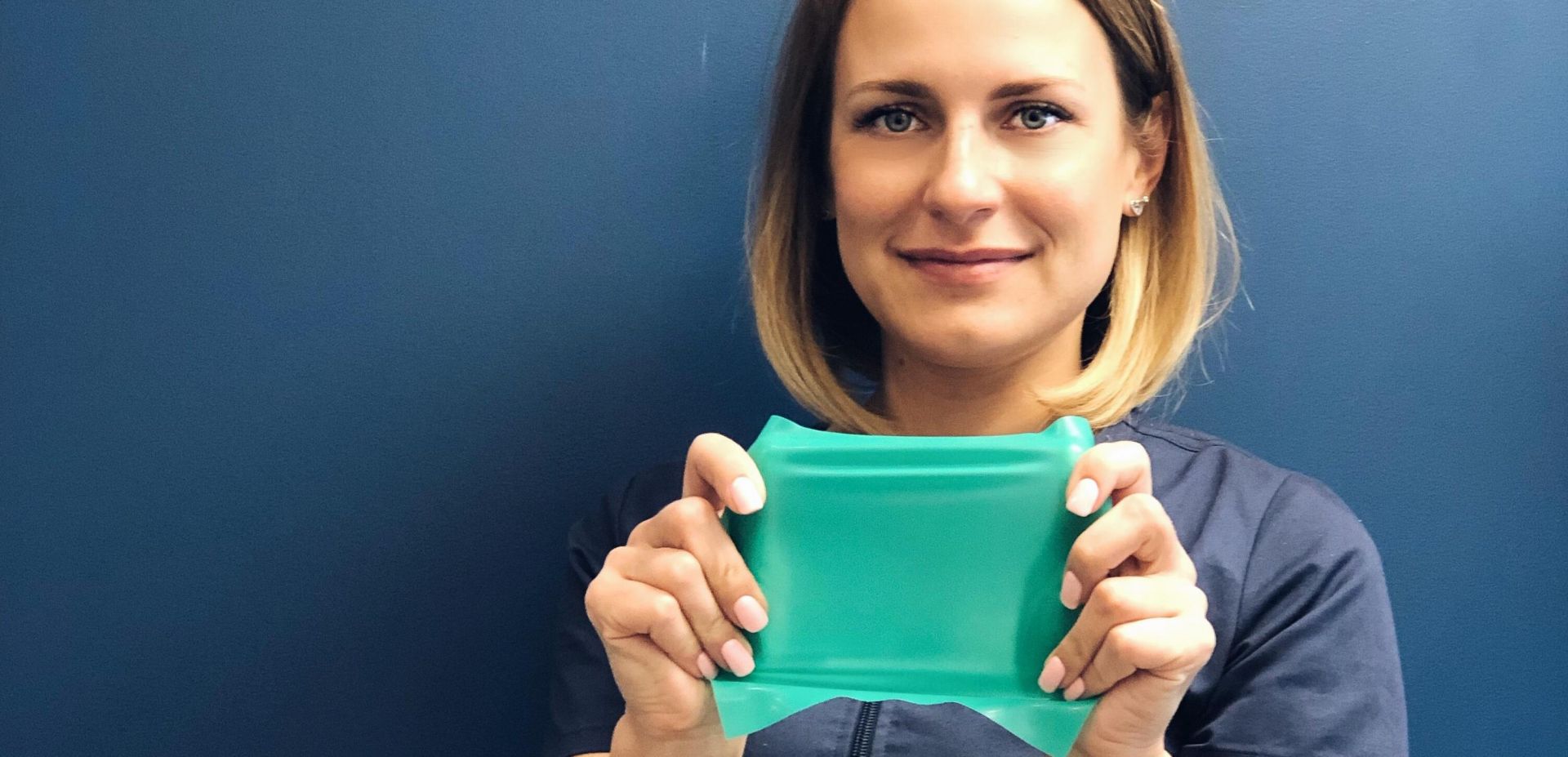 Мы лечим зубы с коффердамом. Зачем?