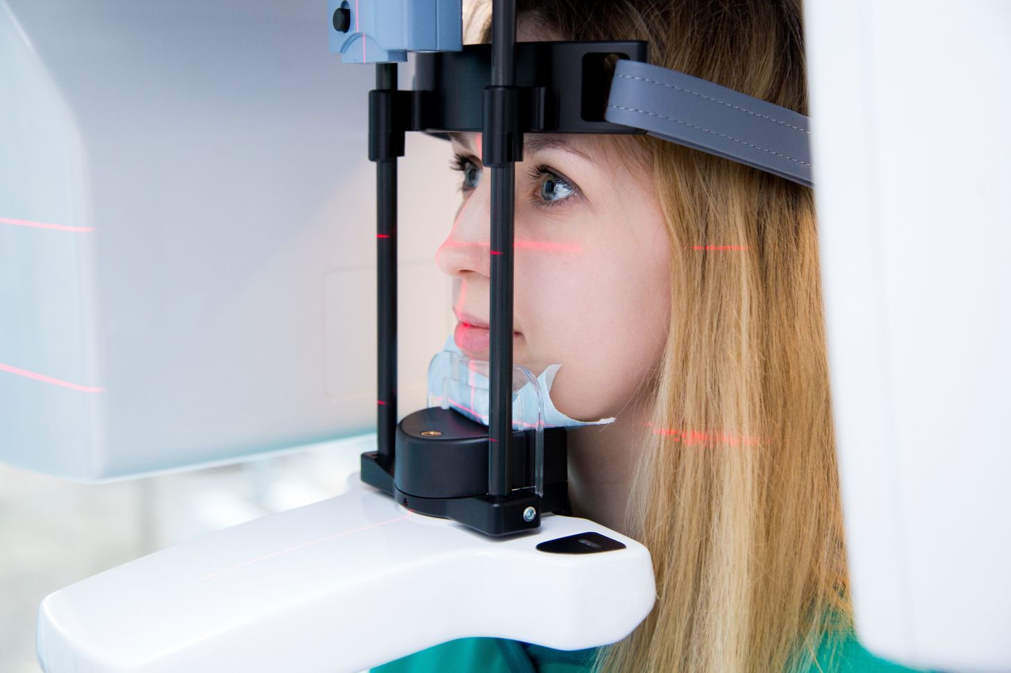 Как делают КТ зубов и челюсти?