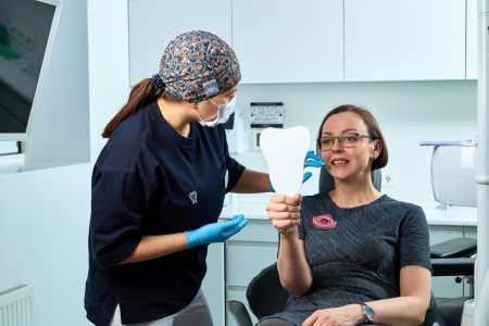 Камни на зубах: какого цвета бывают и о чем говорит оттенок
